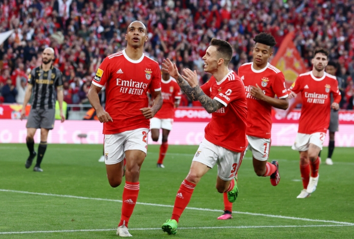 九游体育官网-窗口期葡萄牙体育调整名单以备欧联，调整名单环节打磨，更衣室稳定，更衣室氛围转暖